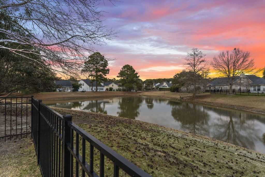 Image 43 of property listing at 1553 Sweet Myrtle Circle, Mount Pleasant, SC 29466