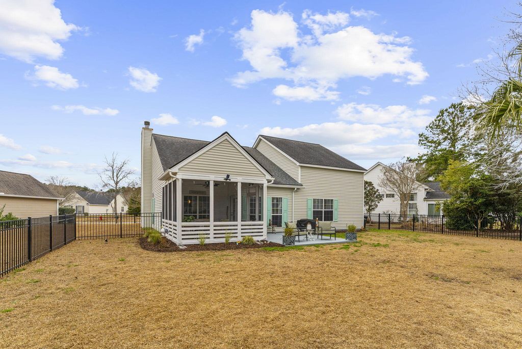 Image 47 of property listing at 1553 Sweet Myrtle Circle, Mount Pleasant, SC 29466