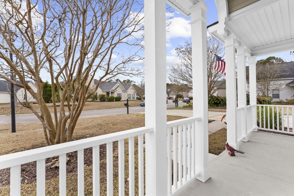 Image 5 of property listing at 1553 Sweet Myrtle Circle, Mount Pleasant, SC 29466