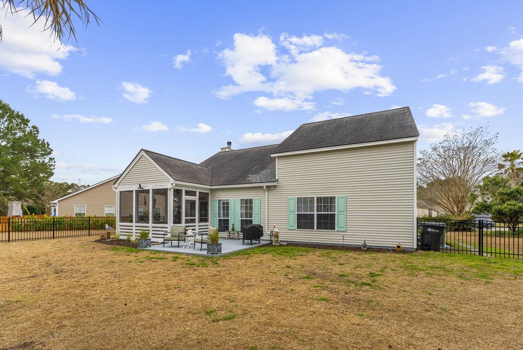 Image 51 of property listing at 1553 Sweet Myrtle Circle, Mount Pleasant, SC 29466