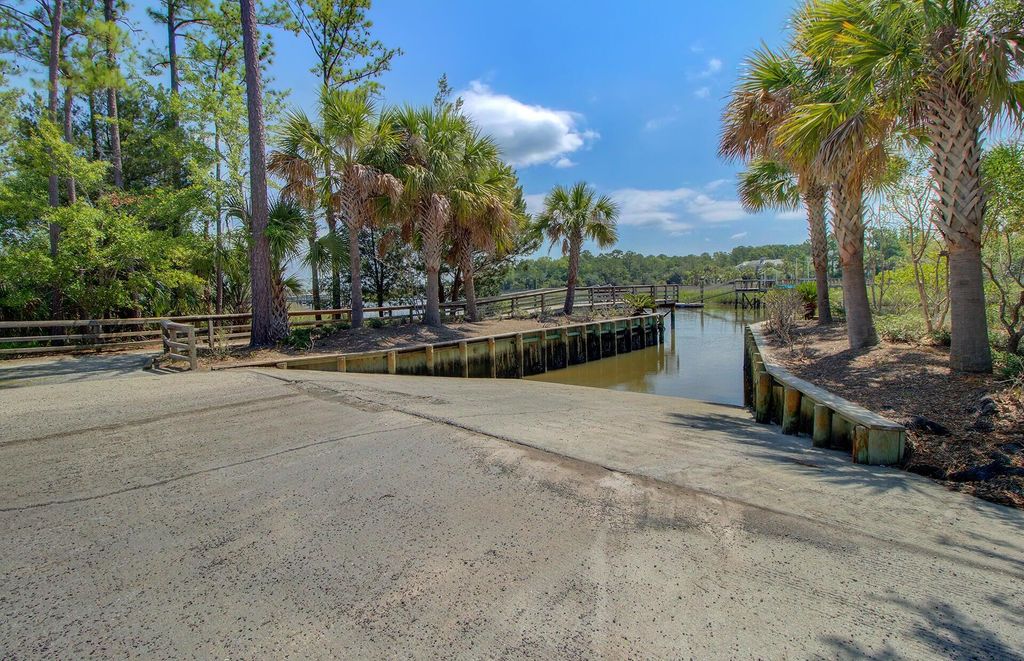 Image 62 of property listing at 1553 Sweet Myrtle Circle, Mount Pleasant, SC 29466