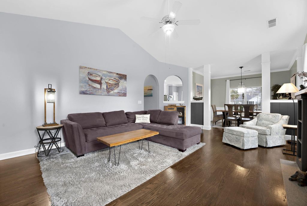 Image 7 of property listing at 1553 Sweet Myrtle Circle, Mount Pleasant, SC 29466