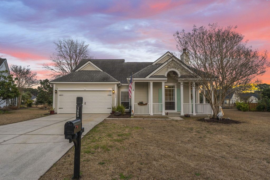 Image 71 of property listing at 1553 Sweet Myrtle Circle, Mount Pleasant, SC 29466