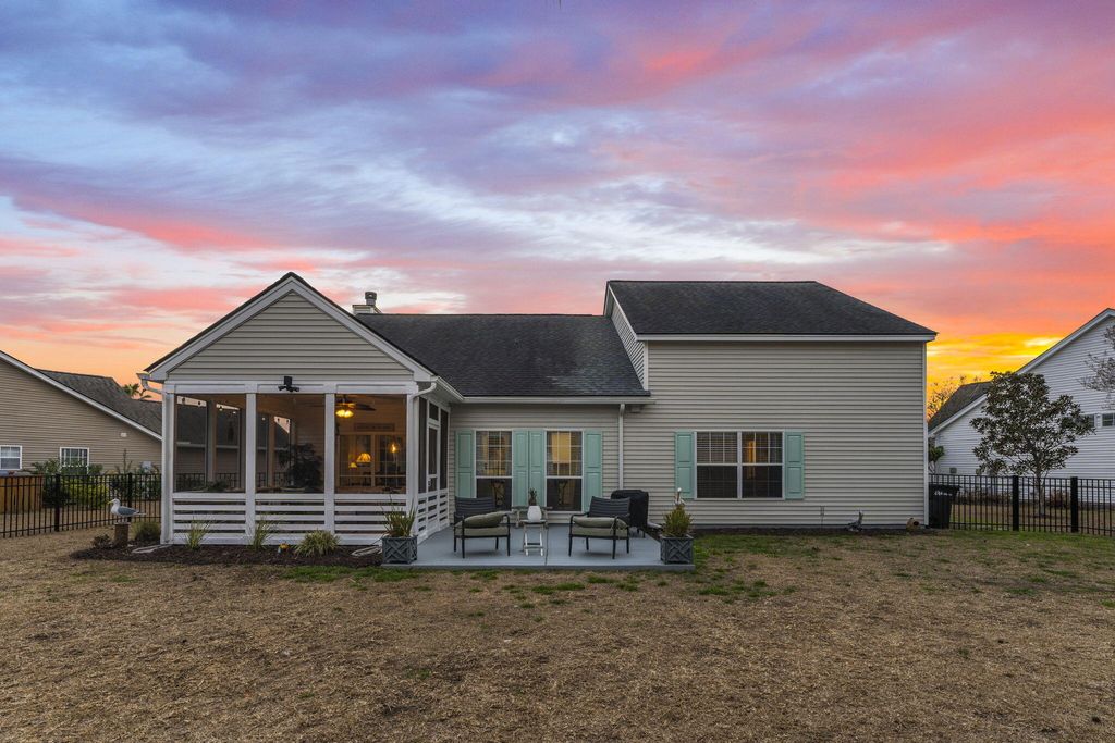 Image 77 of property listing at 1553 Sweet Myrtle Circle, Mount Pleasant, SC 29466