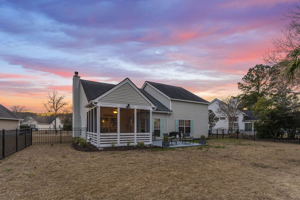 Image 78 of property listing at 1553 Sweet Myrtle Circle, Mount Pleasant, SC 29466