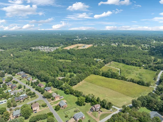 7270 Old Franklin Rd, Fairview, TN 37062