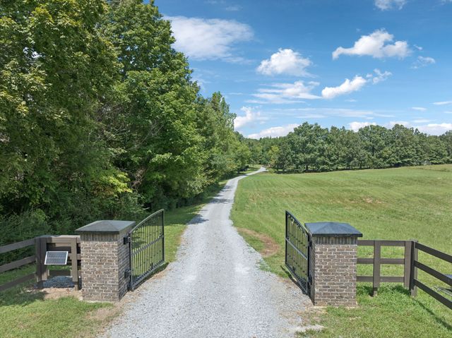 7270 Old Franklin Rd, Fairview, TN 37062