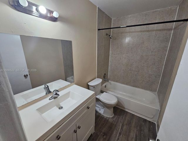 954 SW 74th Avenue, North Lauderdale, FL 33068