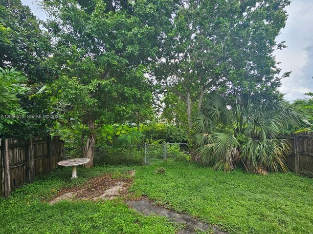 954 SW 74th Avenue, North Lauderdale, FL 33068