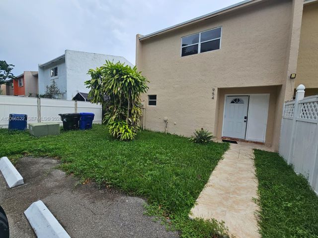 954 SW 74th Avenue, North Lauderdale, FL 33068