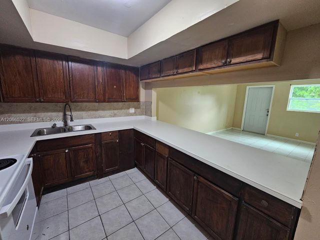 954 SW 74th Avenue, North Lauderdale, FL 33068