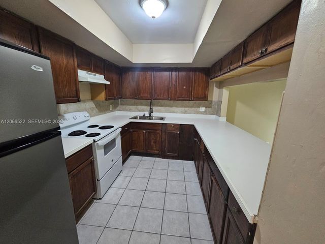 954 SW 74th Avenue, North Lauderdale, FL 33068