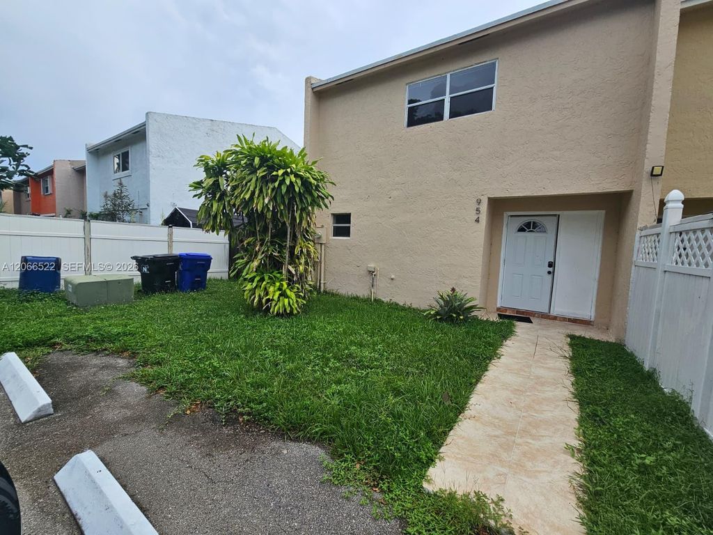 954 SW 74th Avenue, North Lauderdale, FL 33068