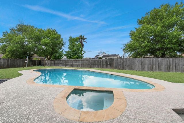 15 Haverford Lane, Friendswood, TX 77546