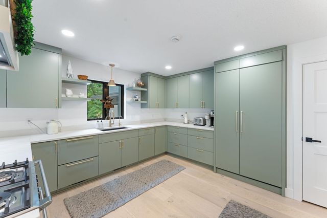 3 Crescent Street, Minnetonka Beach, MN 55391