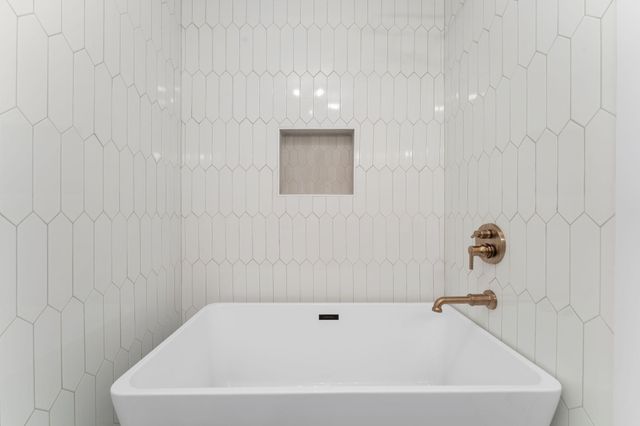 3 Crescent Street, Minnetonka Beach, MN 55391