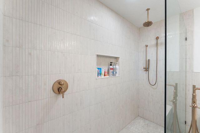 3 Crescent Street, Minnetonka Beach, MN 55391