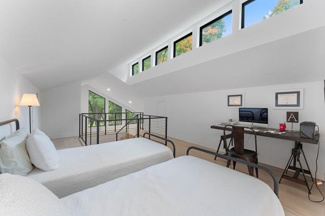 3 Crescent Street, Minnetonka Beach, MN 55391