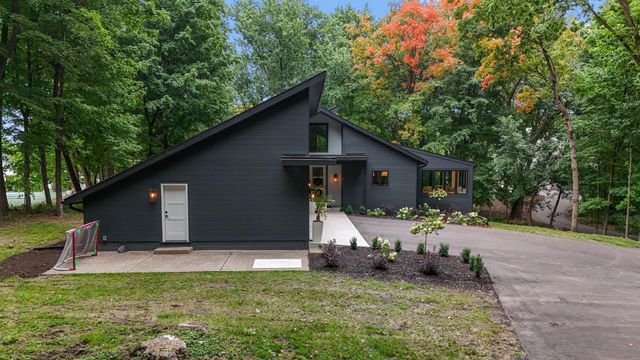 3 Crescent Street, Minnetonka Beach, MN 55391