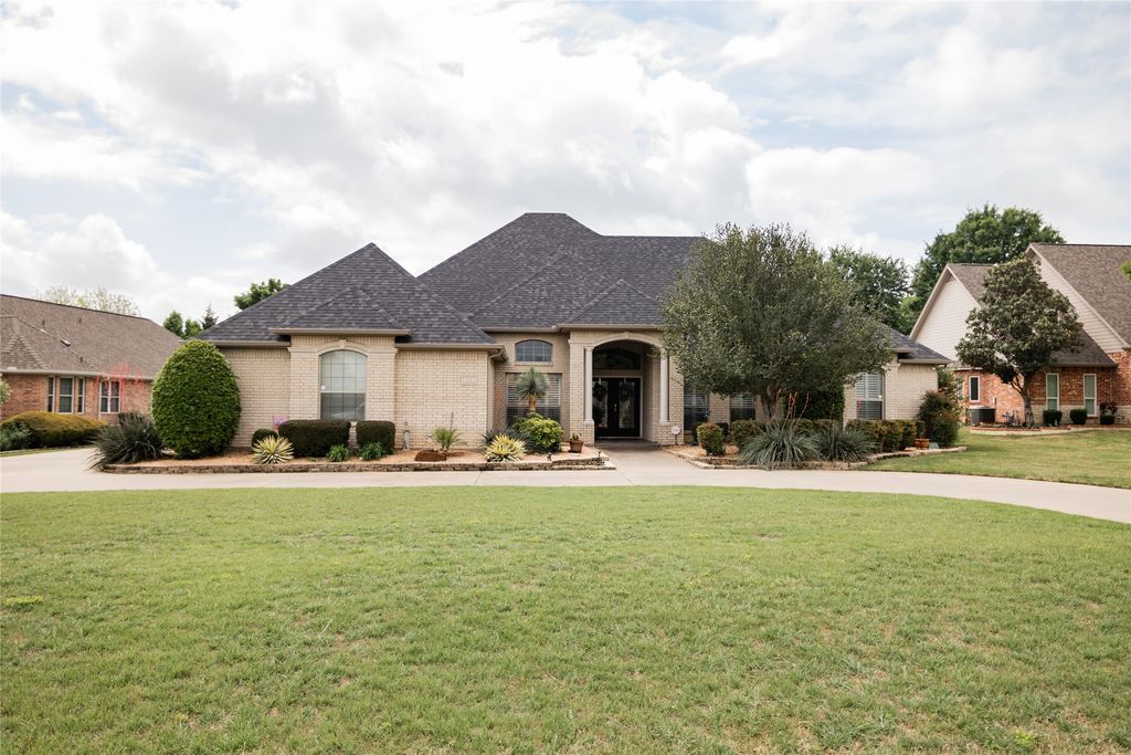 671 Brookglen Court, Waxahachie, TX 75165
