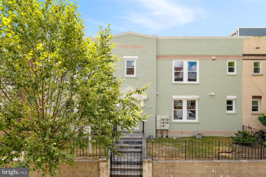 303 SEATON PL NE #2, Washington, DC 20002
