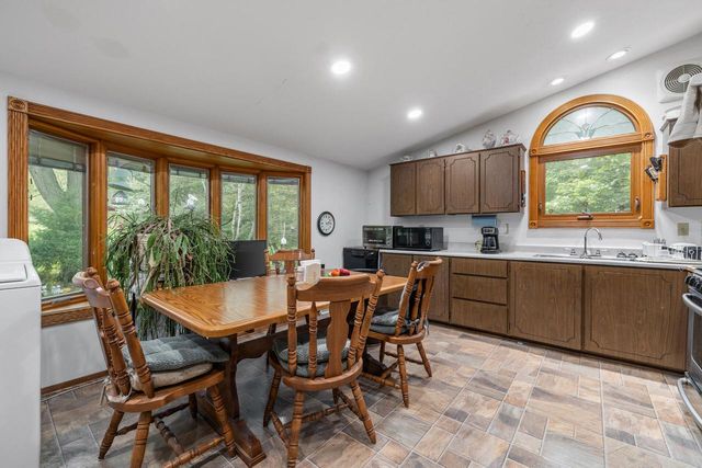 6720 County Highway Q, Hartland, WI 53029