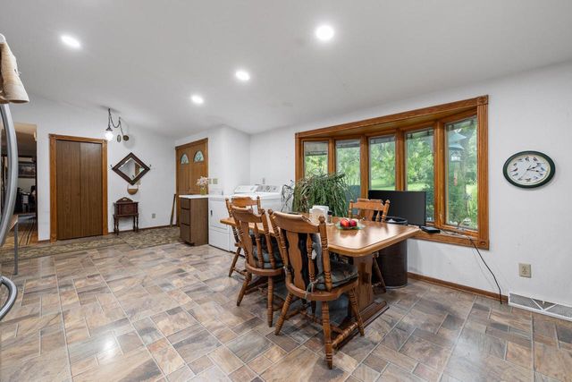 6720 County Highway Q, Hartland, WI 53029