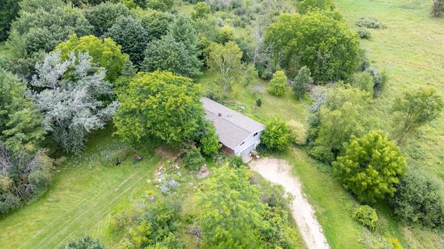 6720 County Highway Q, Hartland, WI 53029