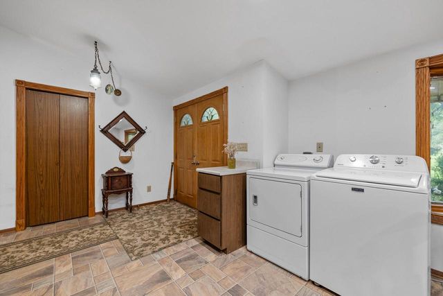 6720 County Highway Q, Hartland, WI 53029