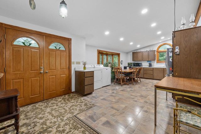 6720 County Highway Q, Hartland, WI 53029