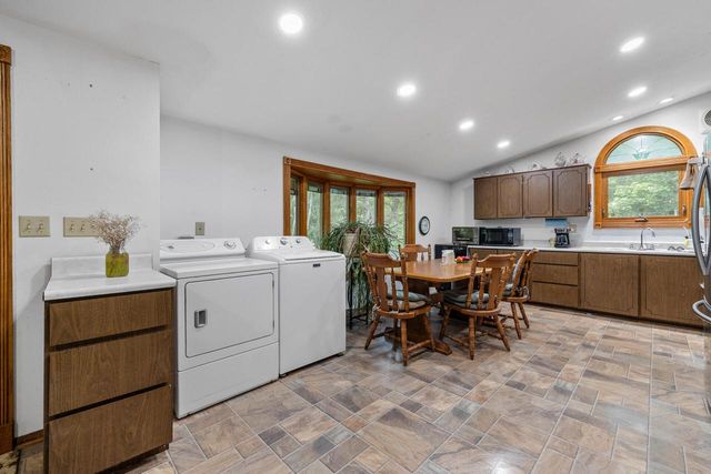 6720 County Highway Q, Hartland, WI 53029