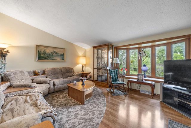 6720 County Highway Q, Hartland, WI 53029