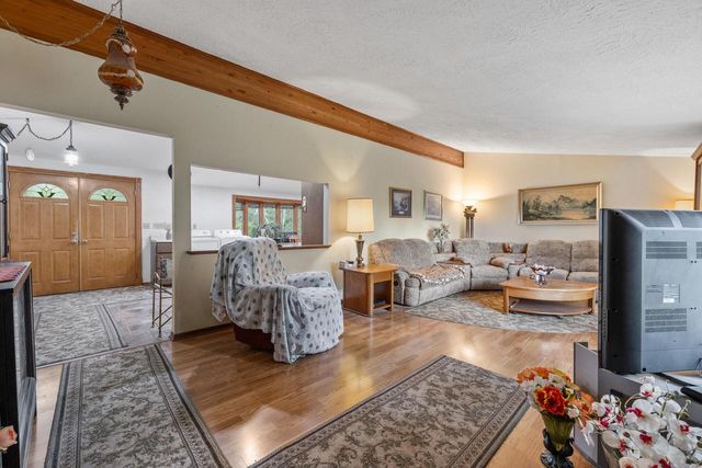 6720 County Highway Q, Hartland, WI 53029