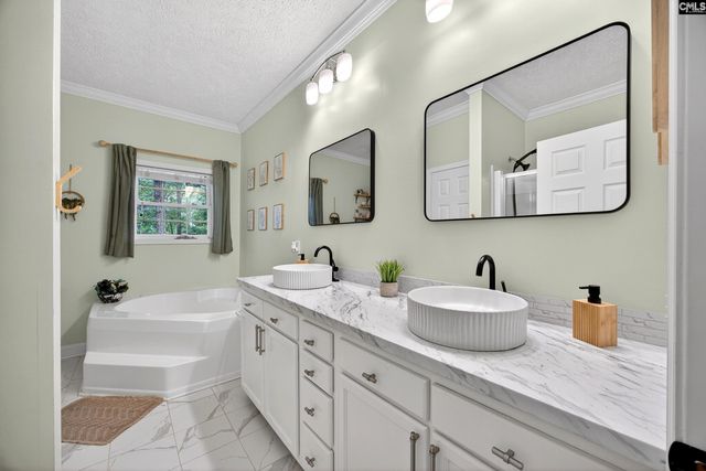 213 Lakeview Road, Eastover, SC 29044