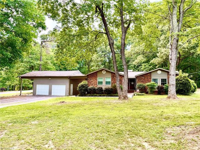 2068 Country Trail, Asheboro, NC 27205