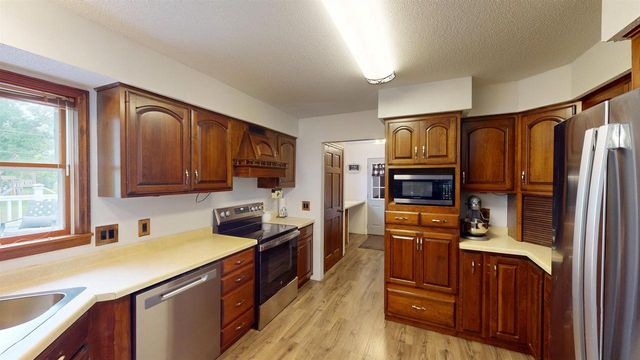 211 N 5TH AVENUE, Abbotsford, WI 54405
