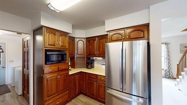 211 N 5TH AVENUE, Abbotsford, WI 54405