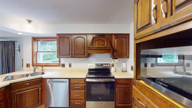 211 N 5TH AVENUE, Abbotsford, WI 54405