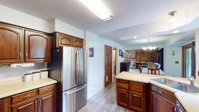 211 N 5TH AVENUE, Abbotsford, WI 54405