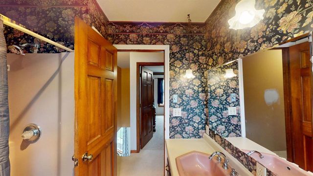 211 N 5TH AVENUE, Abbotsford, WI 54405