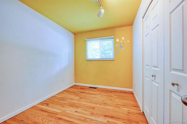 2460 Massena Street, Commerce Charter Township, MI 48382