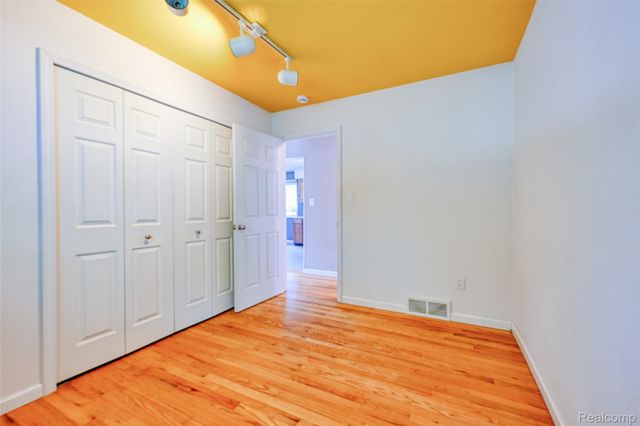 2460 Massena Street, Commerce Charter Township, MI 48382