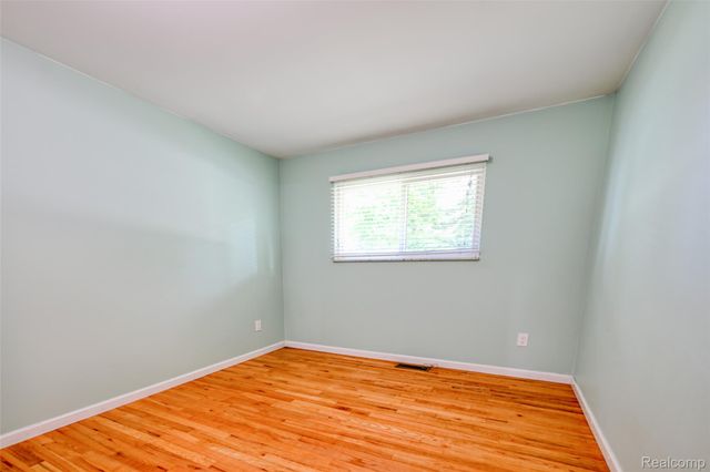 2460 Massena Street, Commerce Charter Township, MI 48382