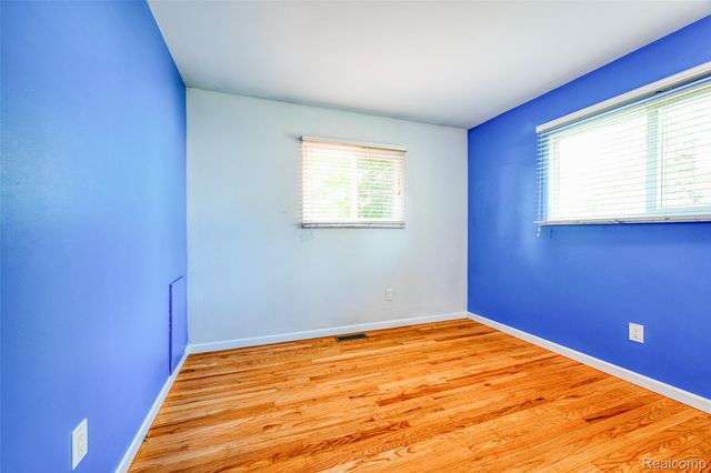 2460 Massena Street, Commerce Charter Township, MI 48382