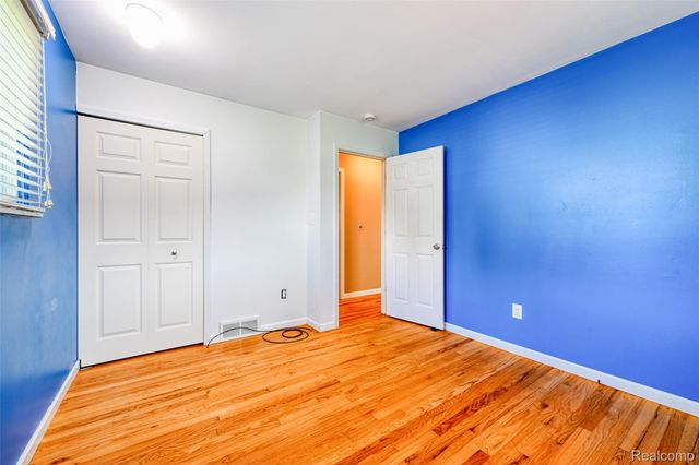 2460 Massena Street, Commerce Charter Township, MI 48382