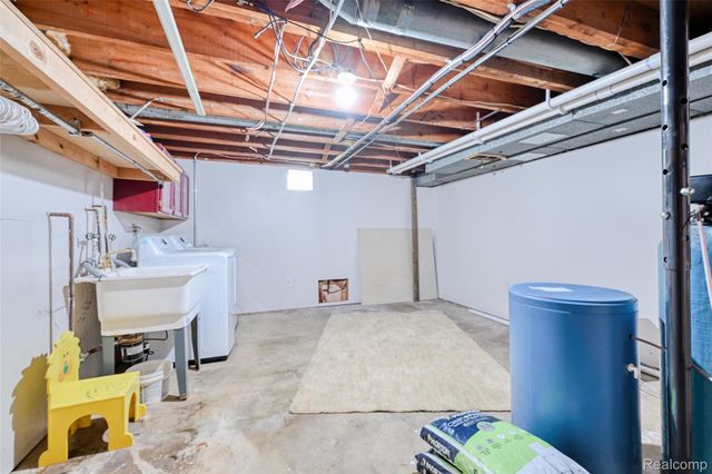 2460 Massena Street, Commerce Charter Township, MI 48382