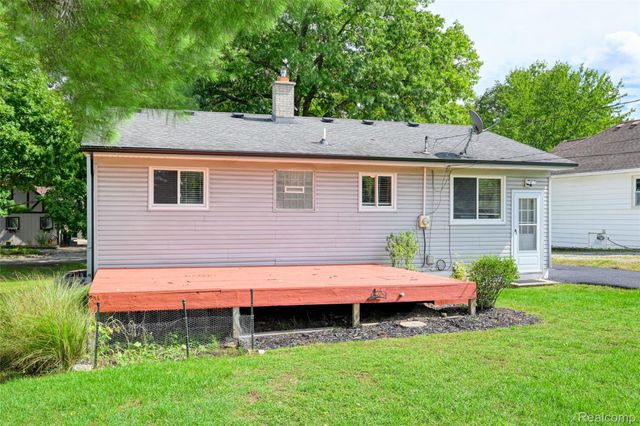 2460 Massena Street, Commerce Charter Township, MI 48382