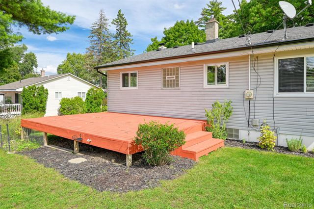 2460 Massena Street, Commerce Charter Township, MI 48382