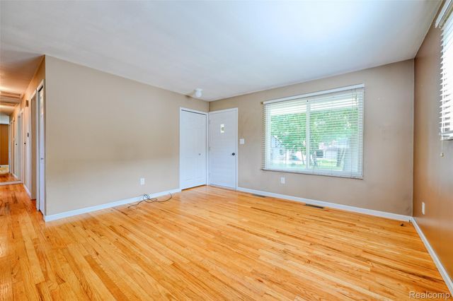 2460 Massena Street, Commerce Charter Township, MI 48382