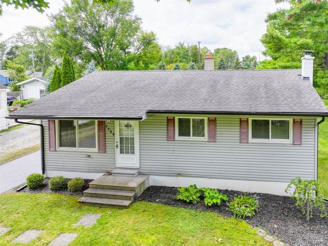 2460 Massena Street, Commerce Charter Township, MI 48382